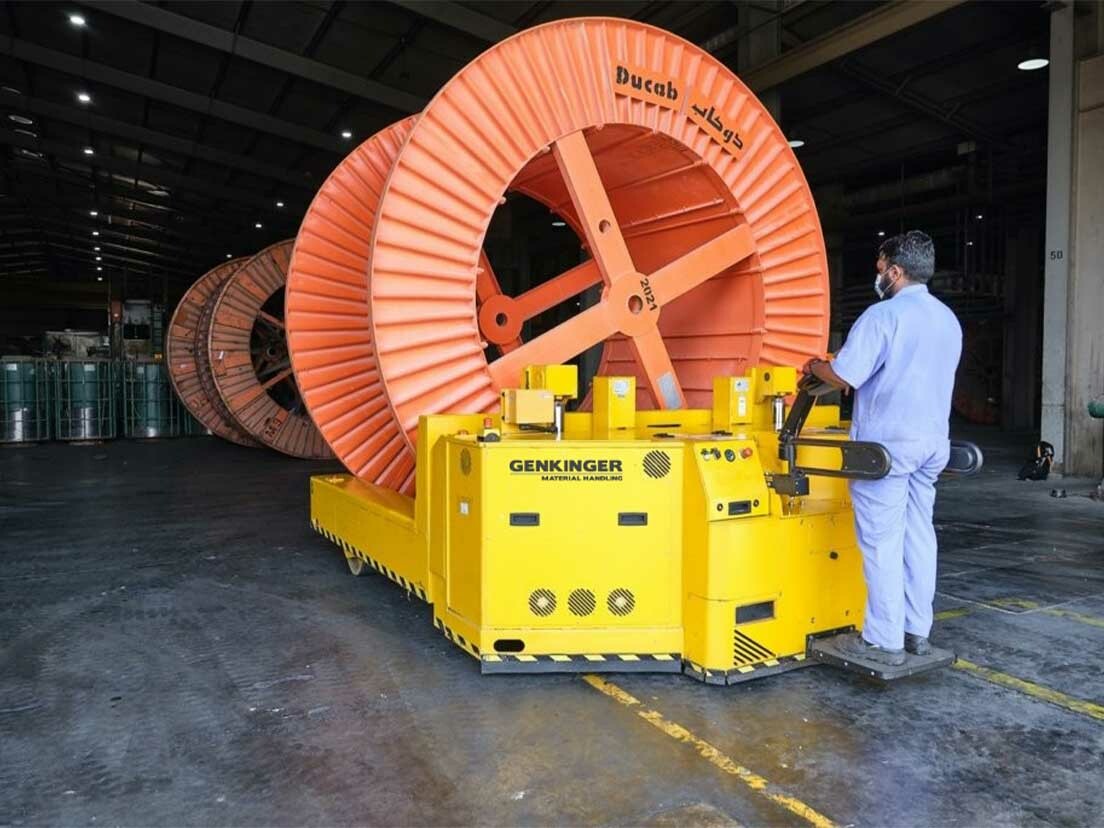 Genkinger Kabeltrommeltransporter mit Ducab Kabeltrommel im Einsatz