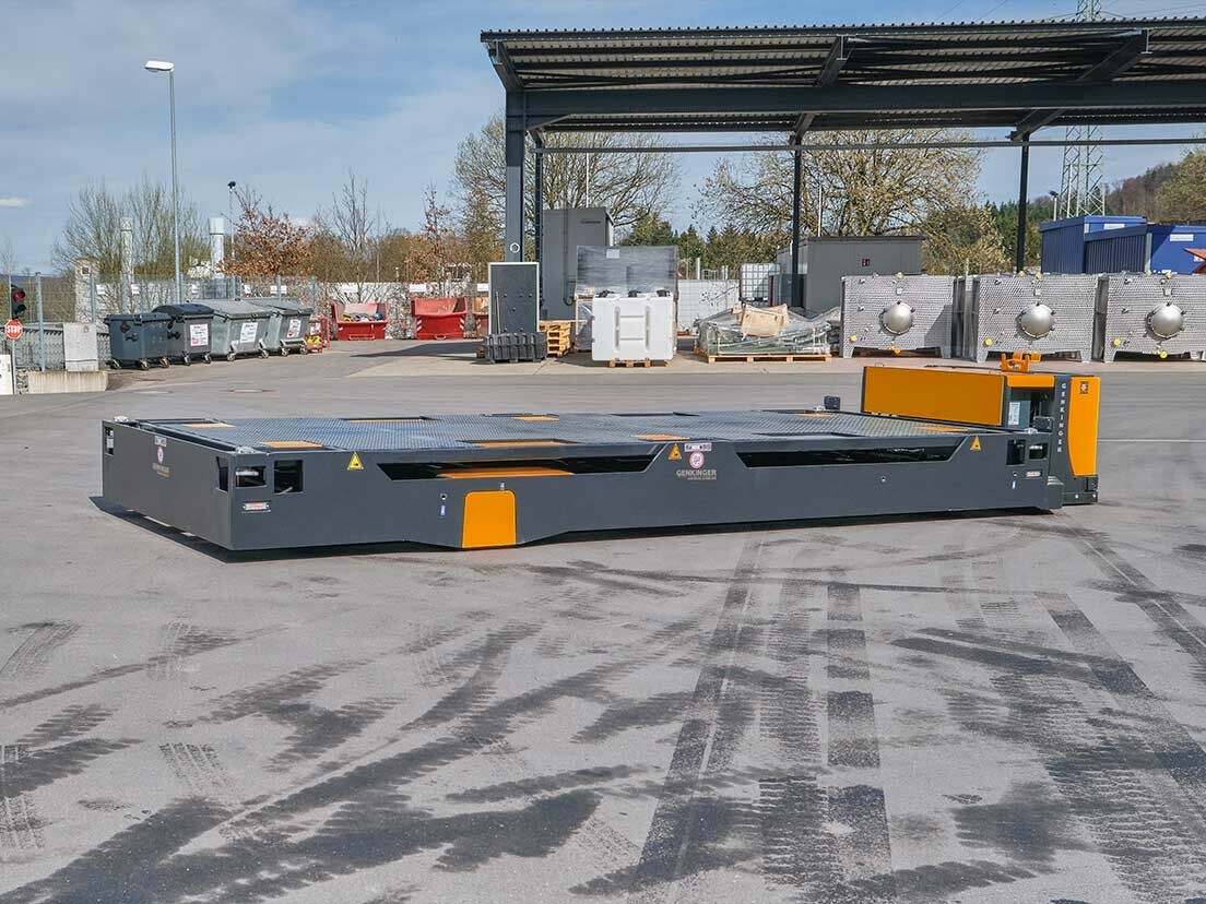 Genkinger Plattformwagen mit Hub für den innerbetrieblichen Transport von See-Containern