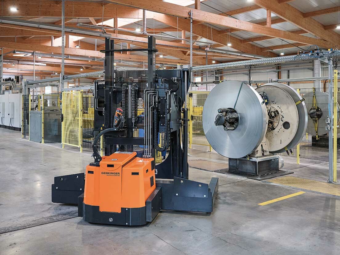 Genkinger Coilmanipulator mit Stahlcoil an der Haspel