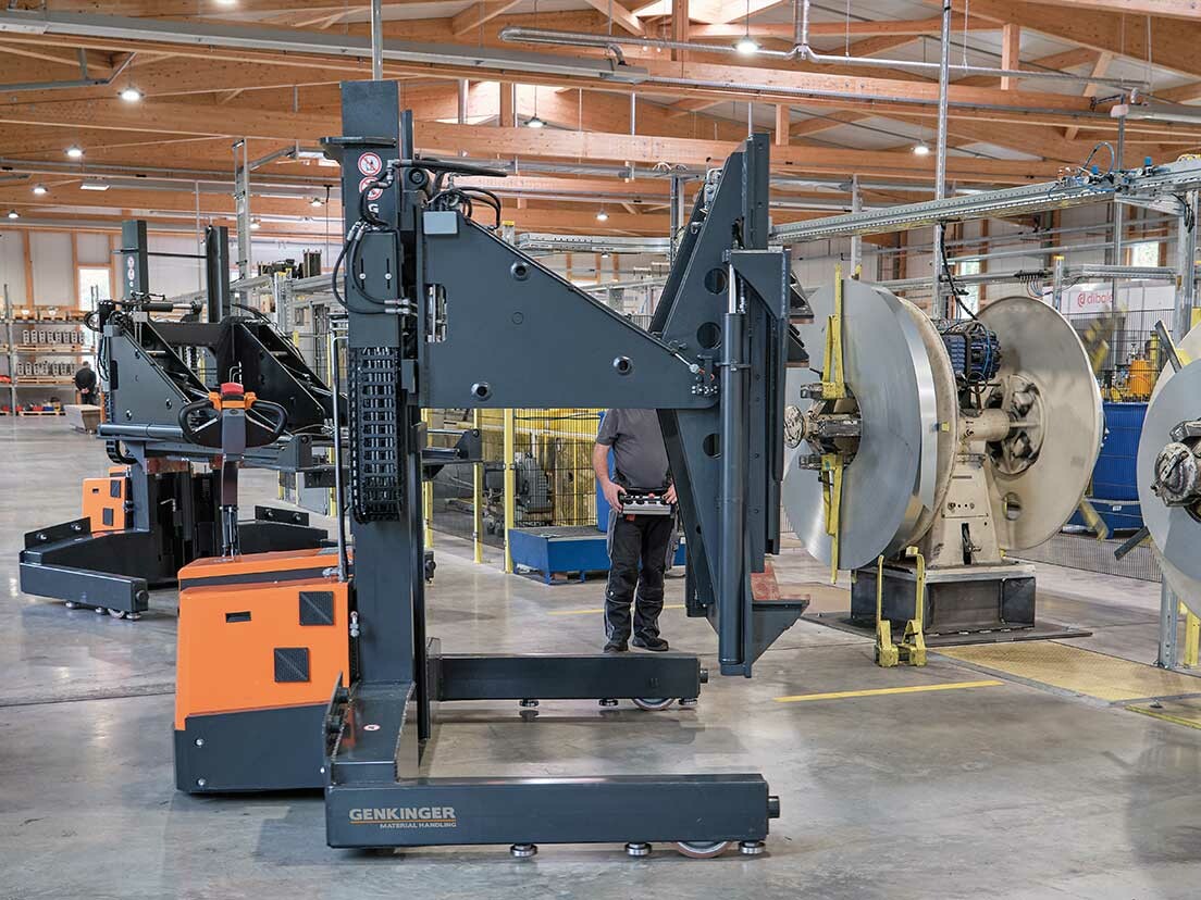Zwei Genkinger Coilmanipulatoren werden per Funkfernbedienung positioniert