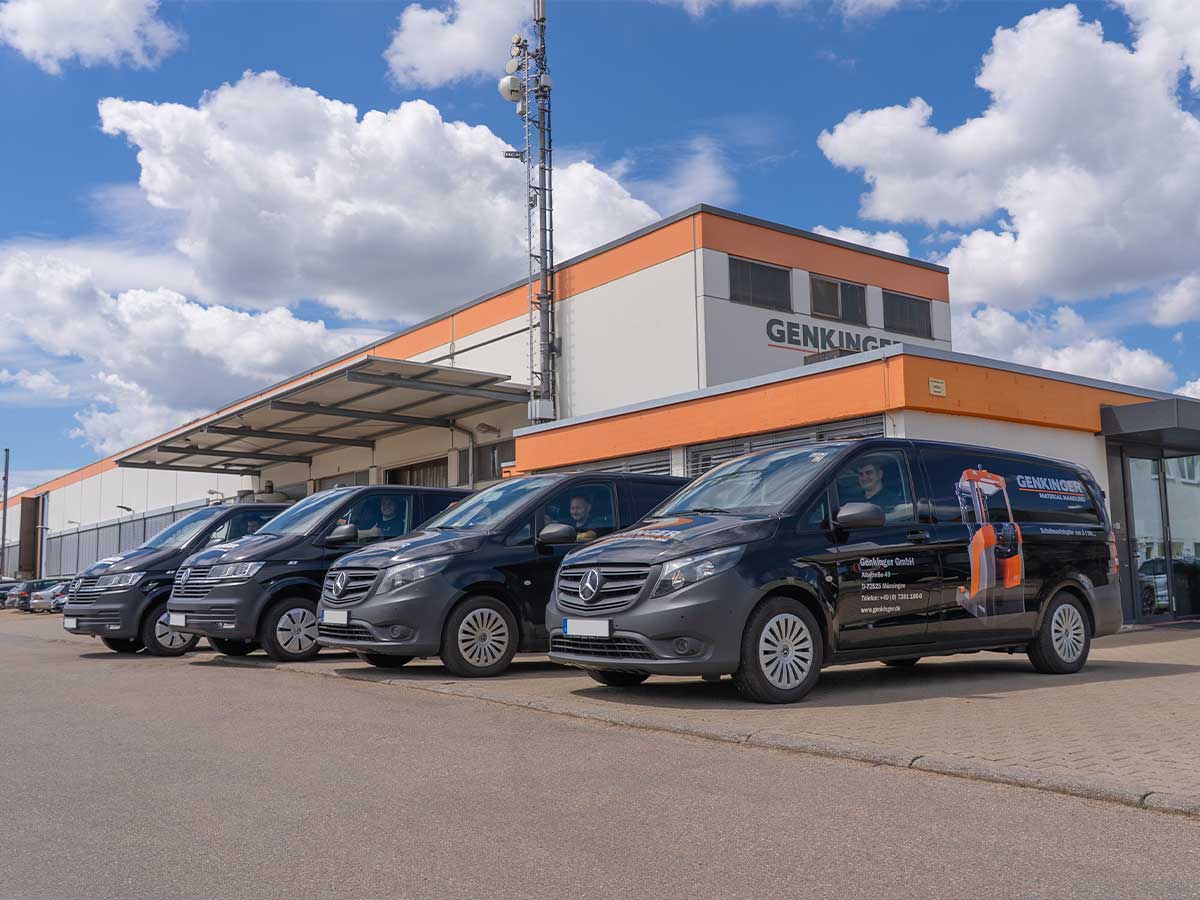 Die Genkinger Servicefahrzeuge stehen f&uuml;r schnelle Unterst&uuml;tzung, Wartung und Reparatur von Flurf&ouml;rderfahrzeugen sowie zuverl&auml;ssigen Service direkt beim Kunden.