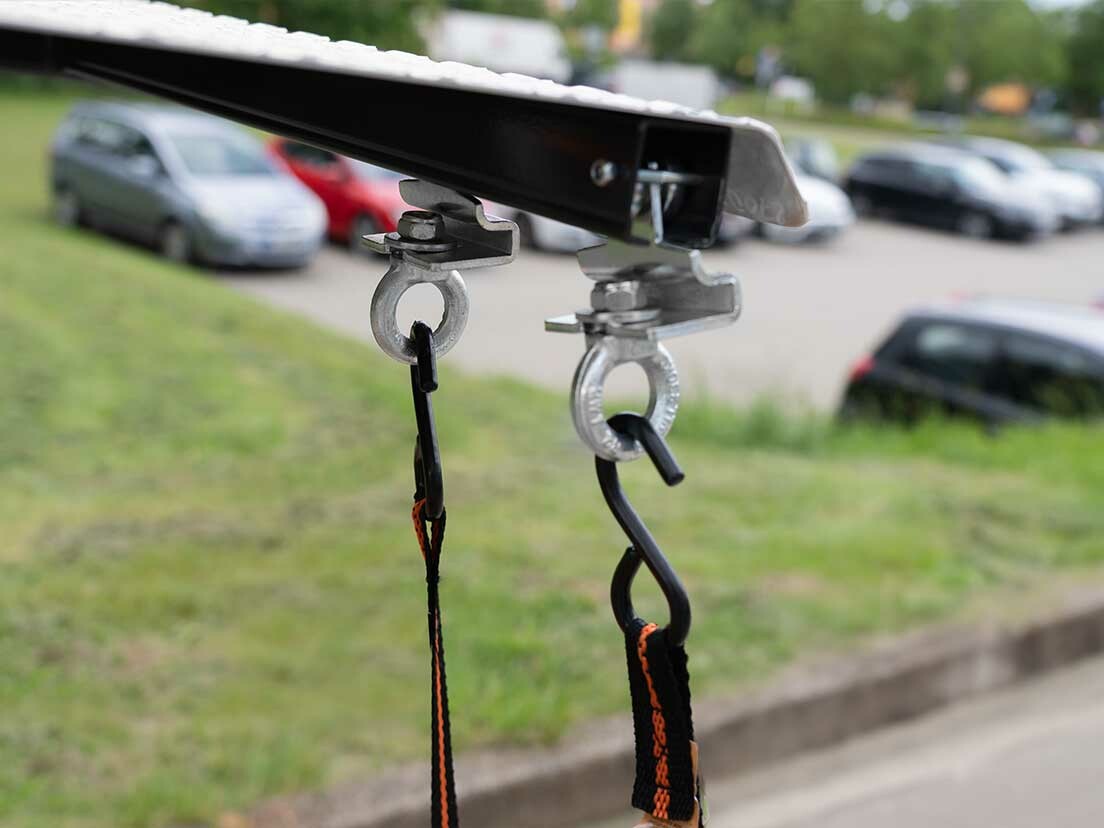 Spanngurt mit Haken zur Befestigung an den Ösen des Bike Lifters